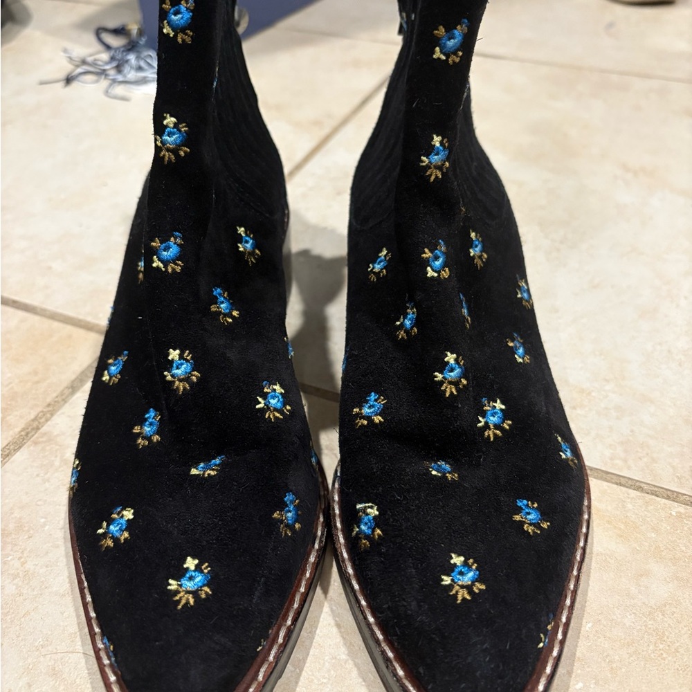 Coach Bowery Black Suede Floral Embroidery Chelsea Ankle Boots Booties Size 8